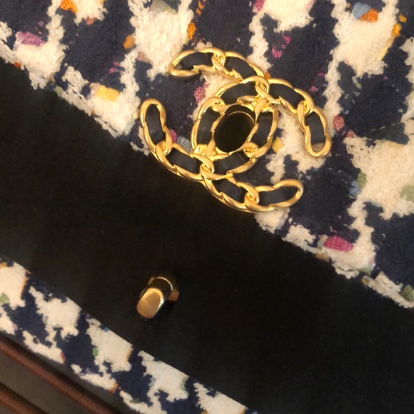 Sold! Chanel 2021 houndstooth 19 bag - Picture 8 of 11